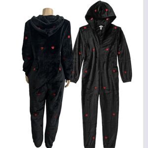 Victoria’s Secret Cozy one piece pj Sherpa hood Onesie pajamas Black Red Xsmall